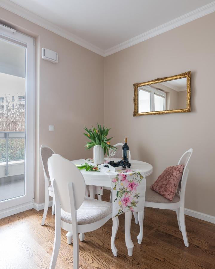 Kolska Serviced Apartments Варшава Екстериор снимка