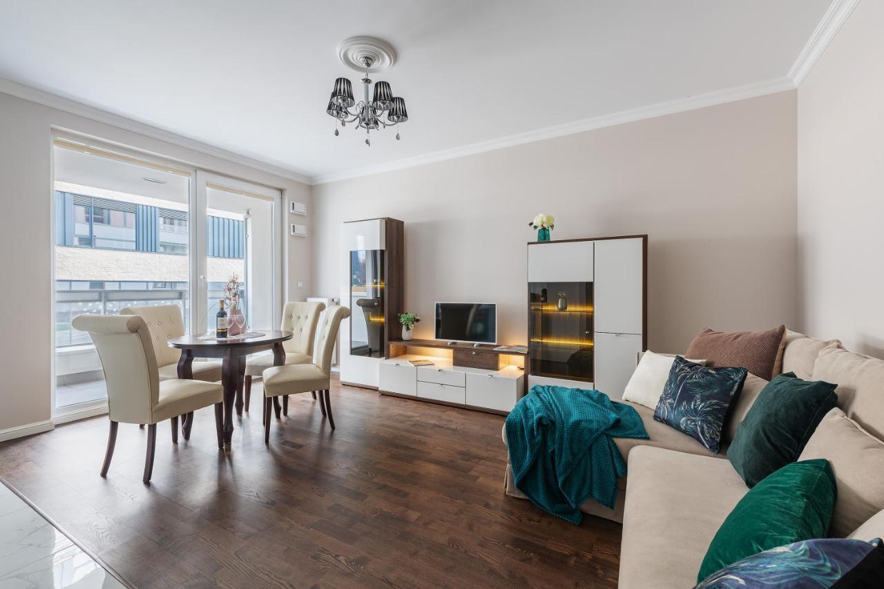 Kolska Serviced Apartments Варшава Екстериор снимка